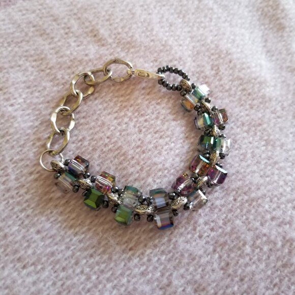 New handmade woven crystal bracelet with iridescent crystal cube beads - Picture 4 of 10